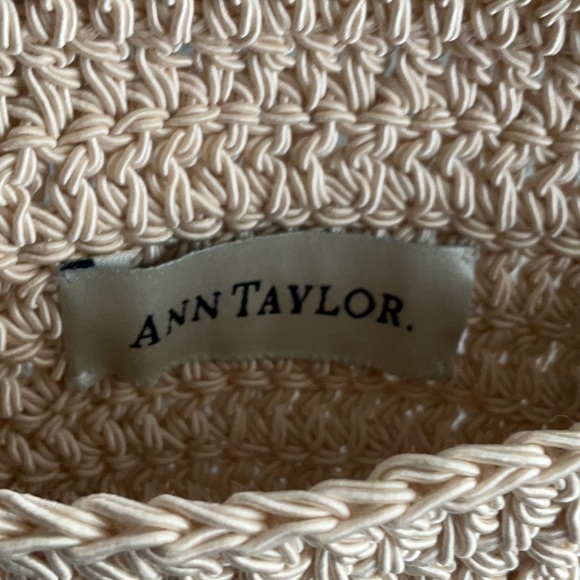 ‼️final must bundle ‼️Ann Taylor Tan Textured Knit Clutch - Picture 4 of 5